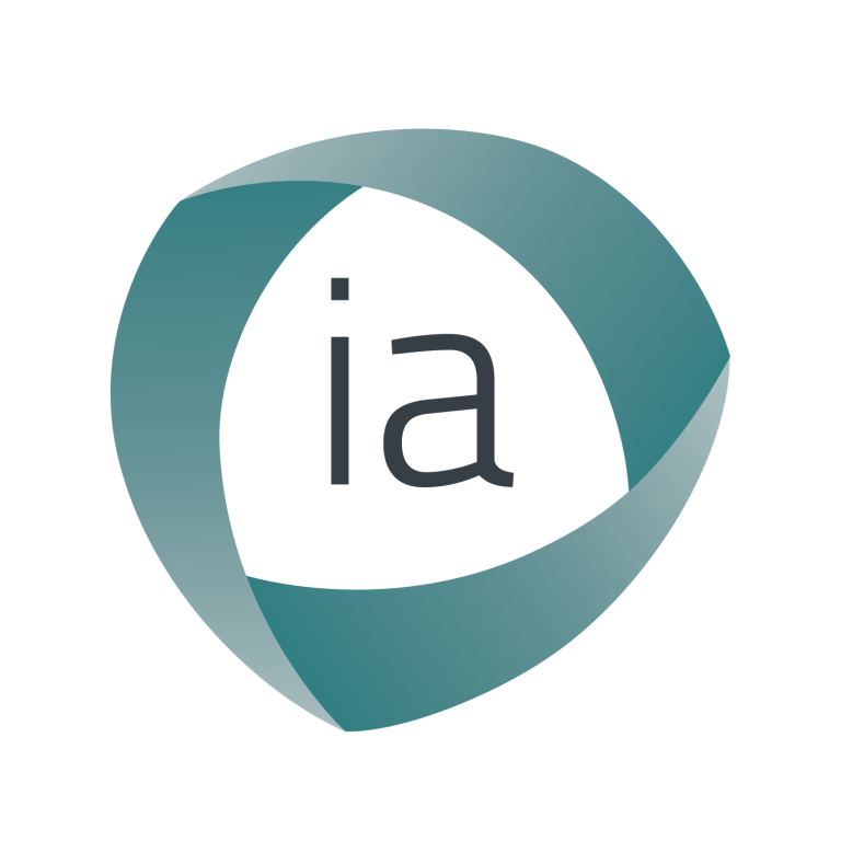 Bokstavene IA vises inni en grønn sirkel. Dette er logoen for inkluderende arbeidsliv. Illustrasjon.